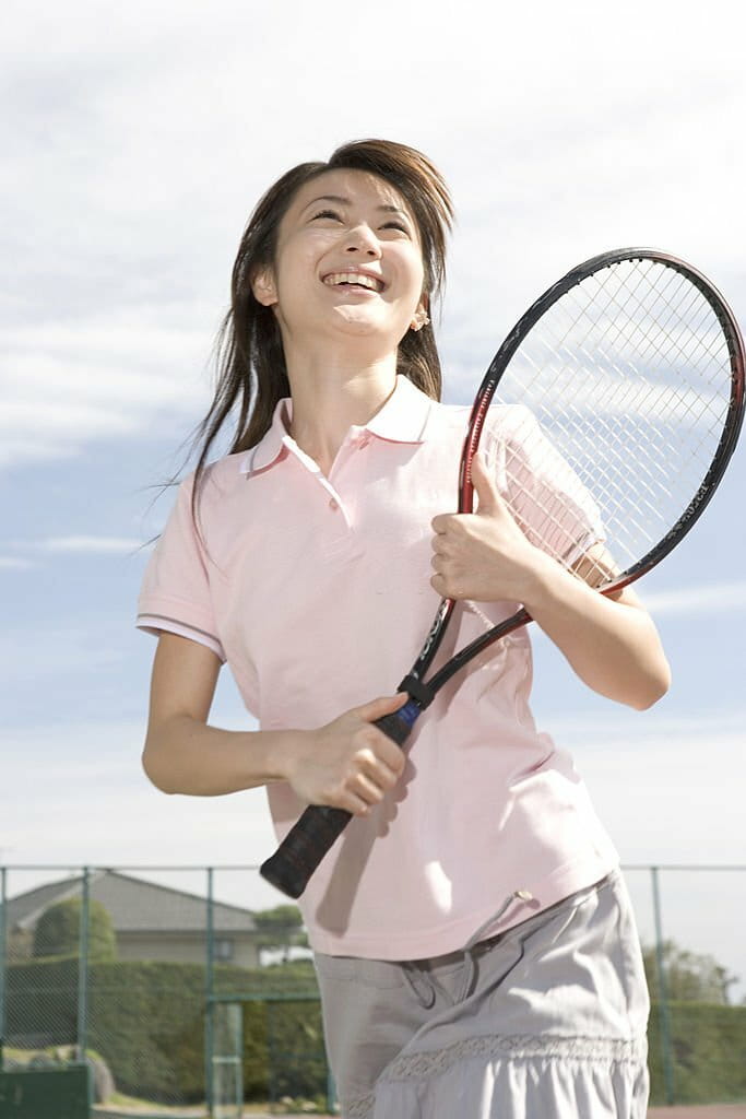 Young woman holding a tennis racquet