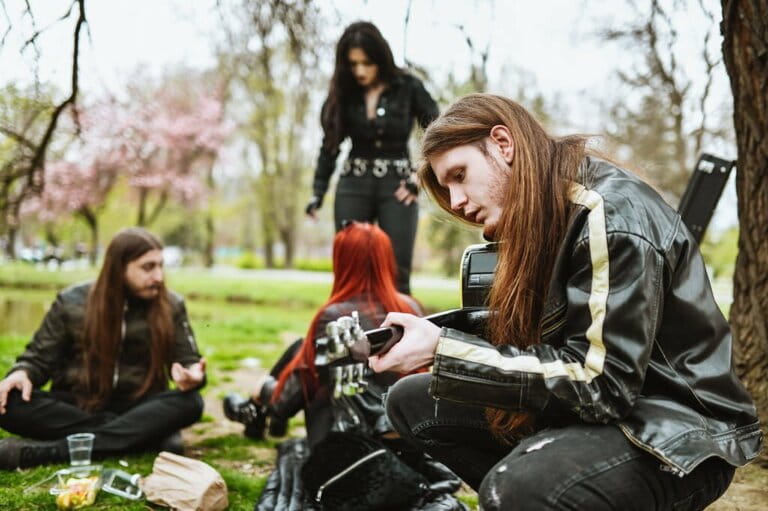 Parc Picnic With Music For Gothic Couples Parc Picnic With Music For Gothic Couples